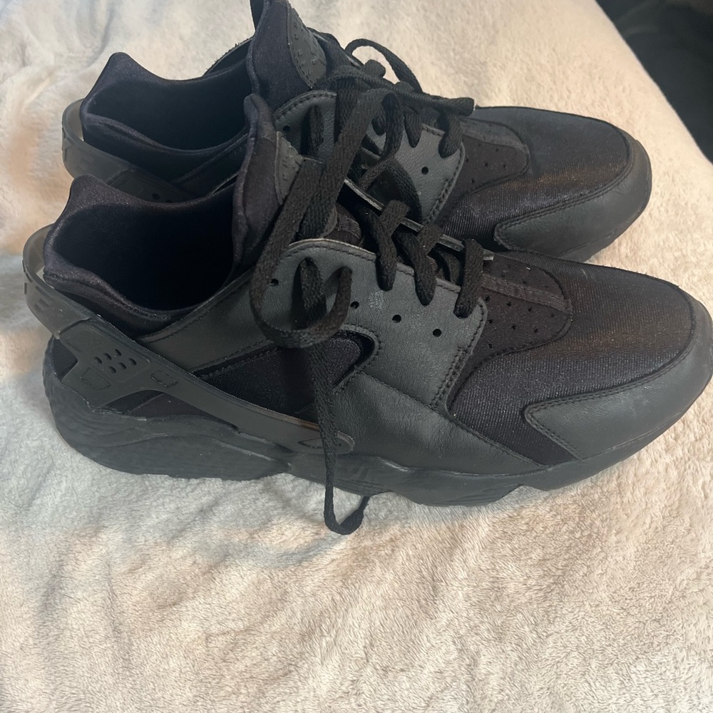 Nike Men's Black Sneakers